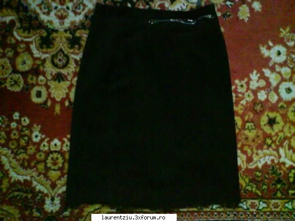 fiecare la 60 lei negociabil fuste negre