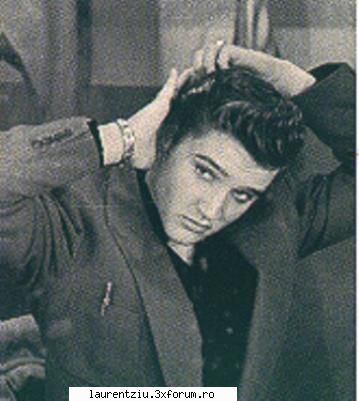 Elvis Presley - Elvis Presley 3CD BOX - Disc Love Me Tender 2:43 02 Heartbreak Hotel - International Music
