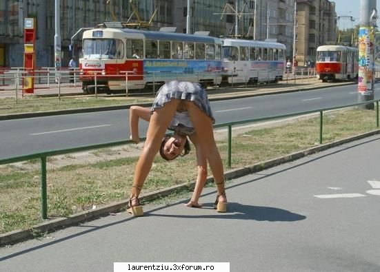 Femei Goale - o fotografie in plina strada - Femei superbe si ... sexy